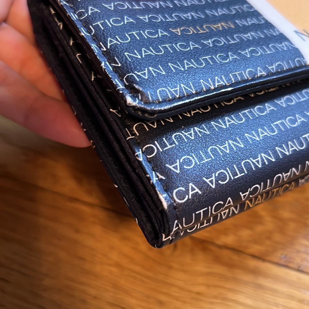 MWT๐Nautica Signature Logo Money Manager Trifold Snap Womens Wallet Navy White - Picture 8 of 17